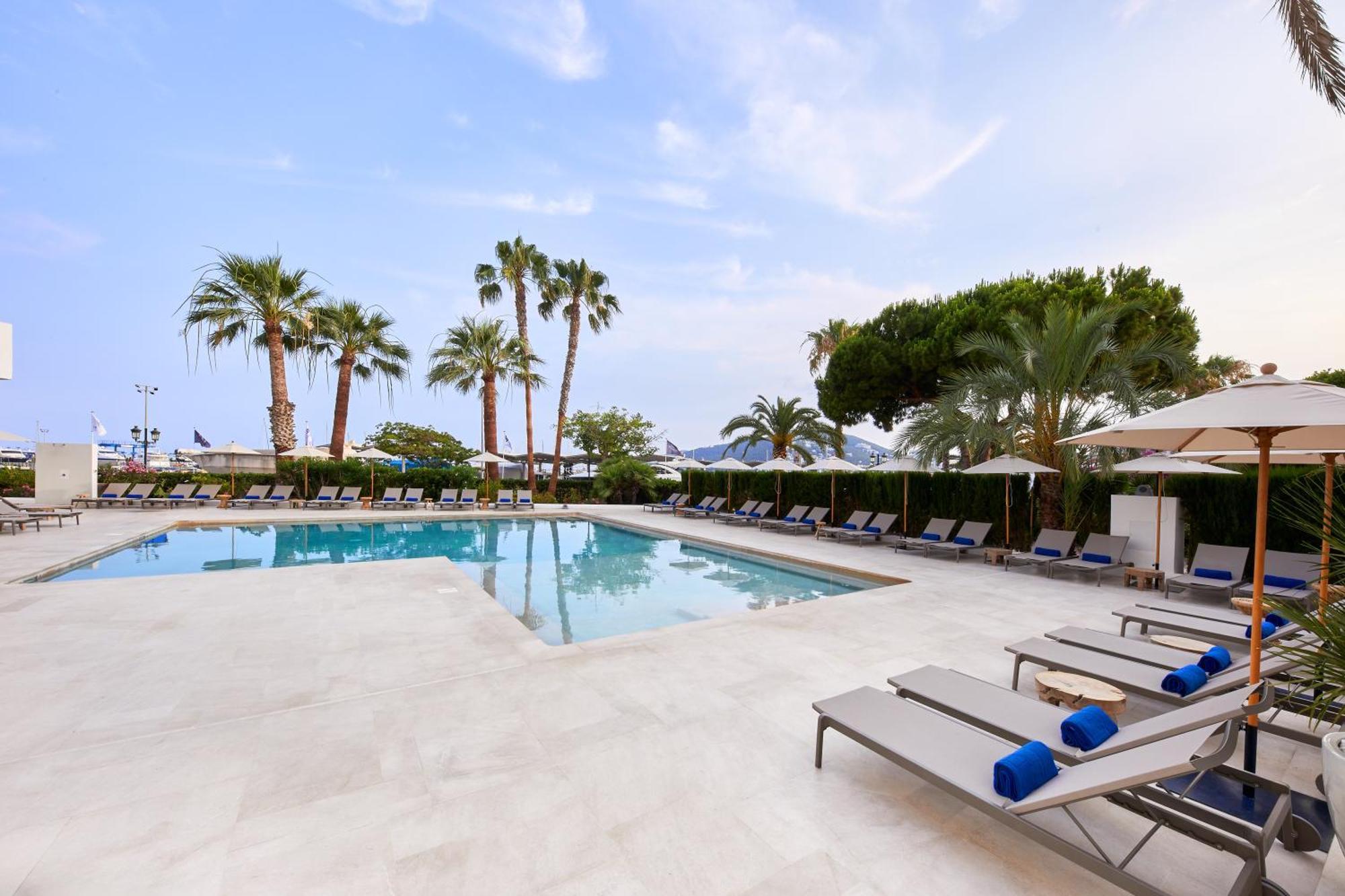 Hotel Tres Torres Santa Eulària des Riu Exterior foto