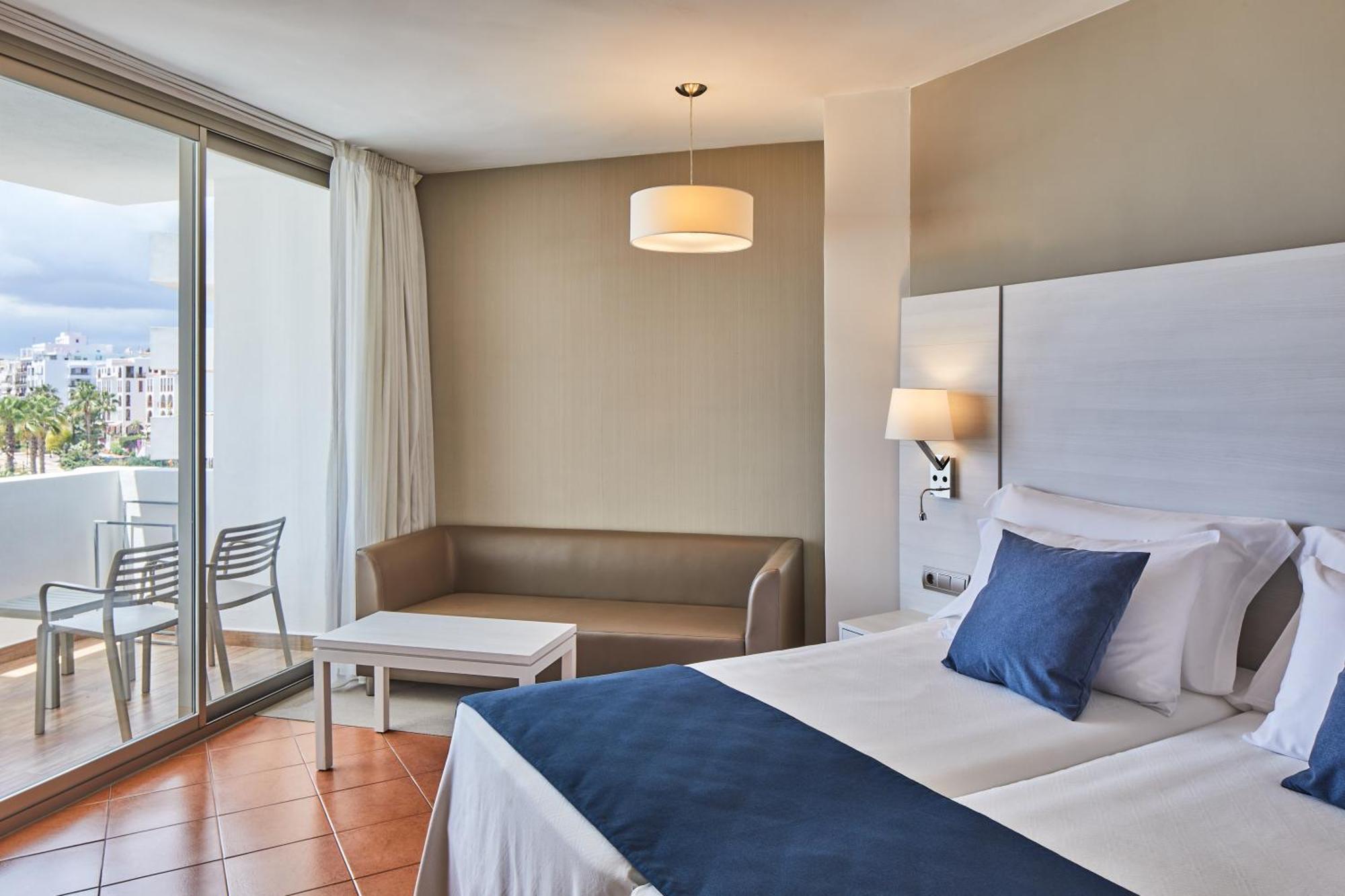 Hotel Tres Torres Santa Eulària des Riu Exterior foto