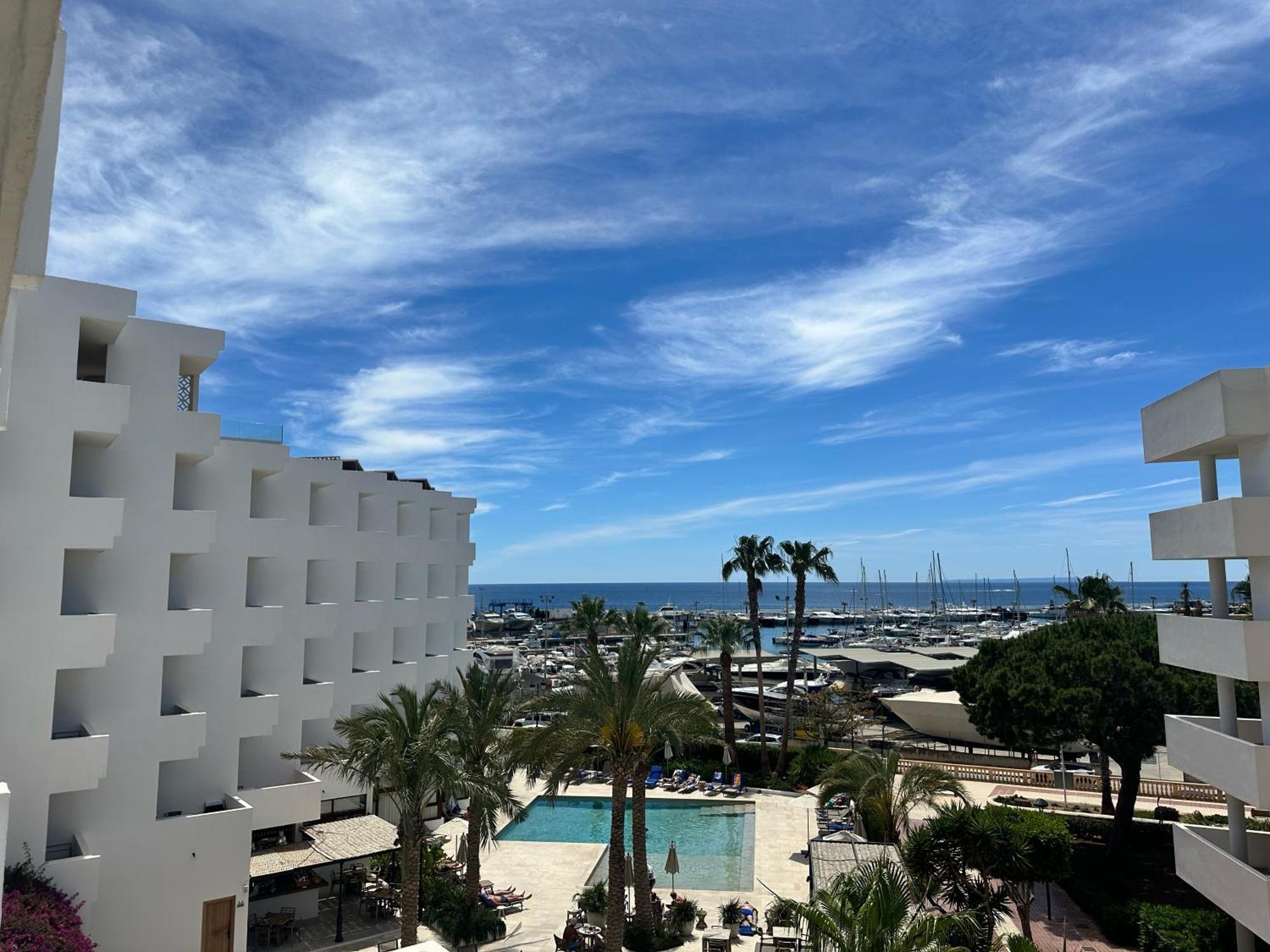Hotel Tres Torres Santa Eulària des Riu Exterior foto