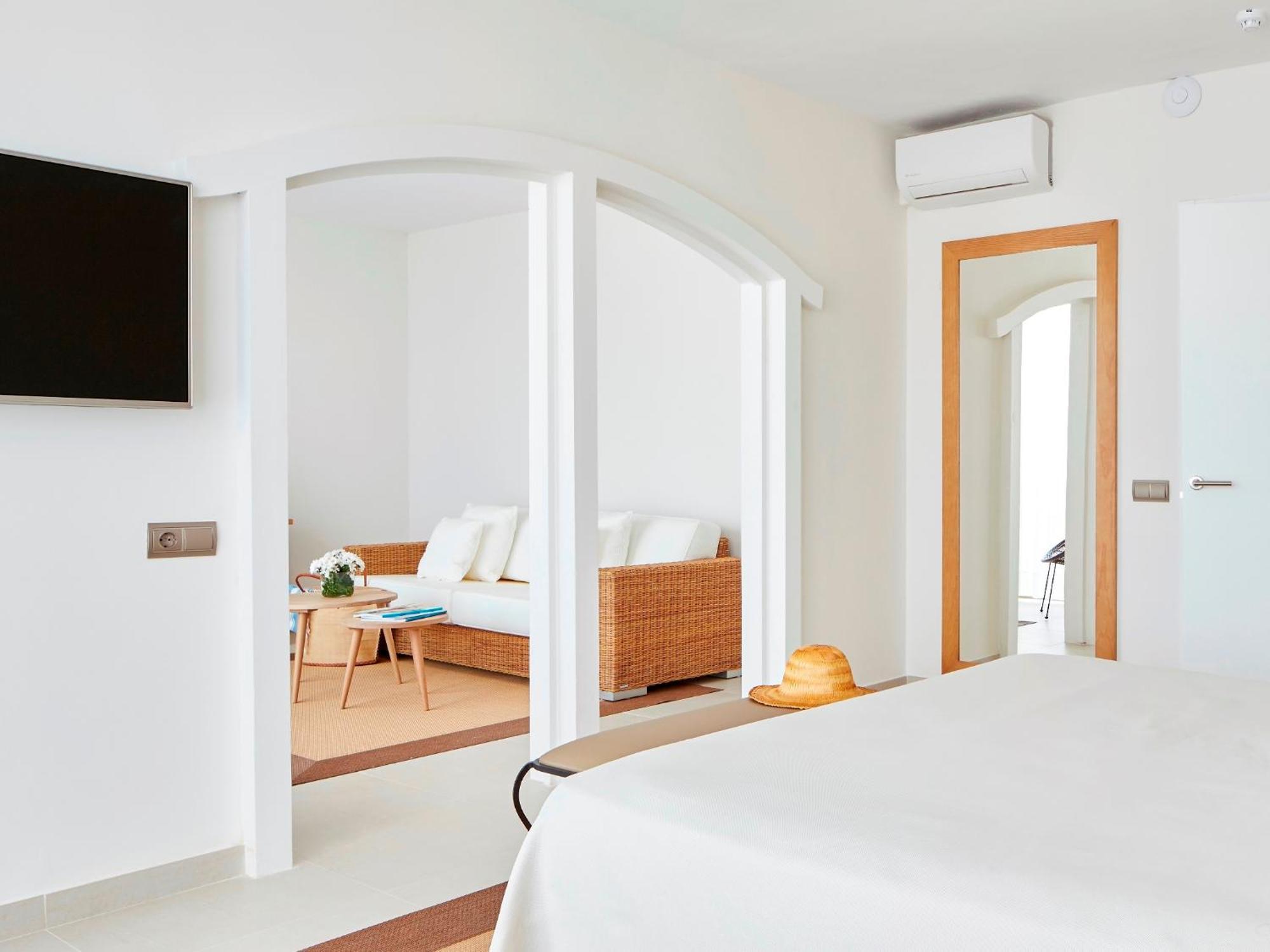 Hotel Tres Torres Santa Eulària des Riu Zimmer foto