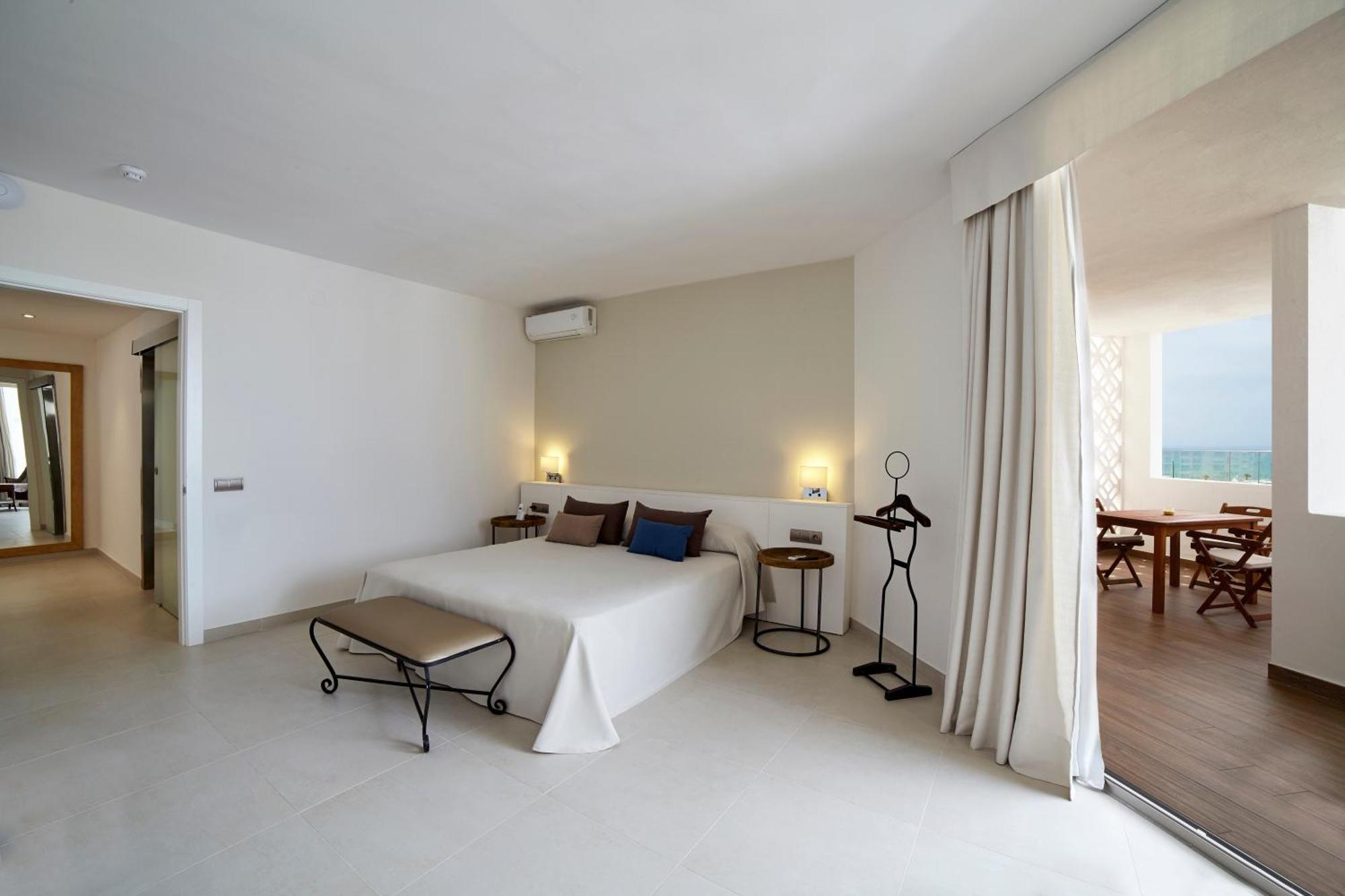 Hotel Tres Torres Santa Eulària des Riu Zimmer foto